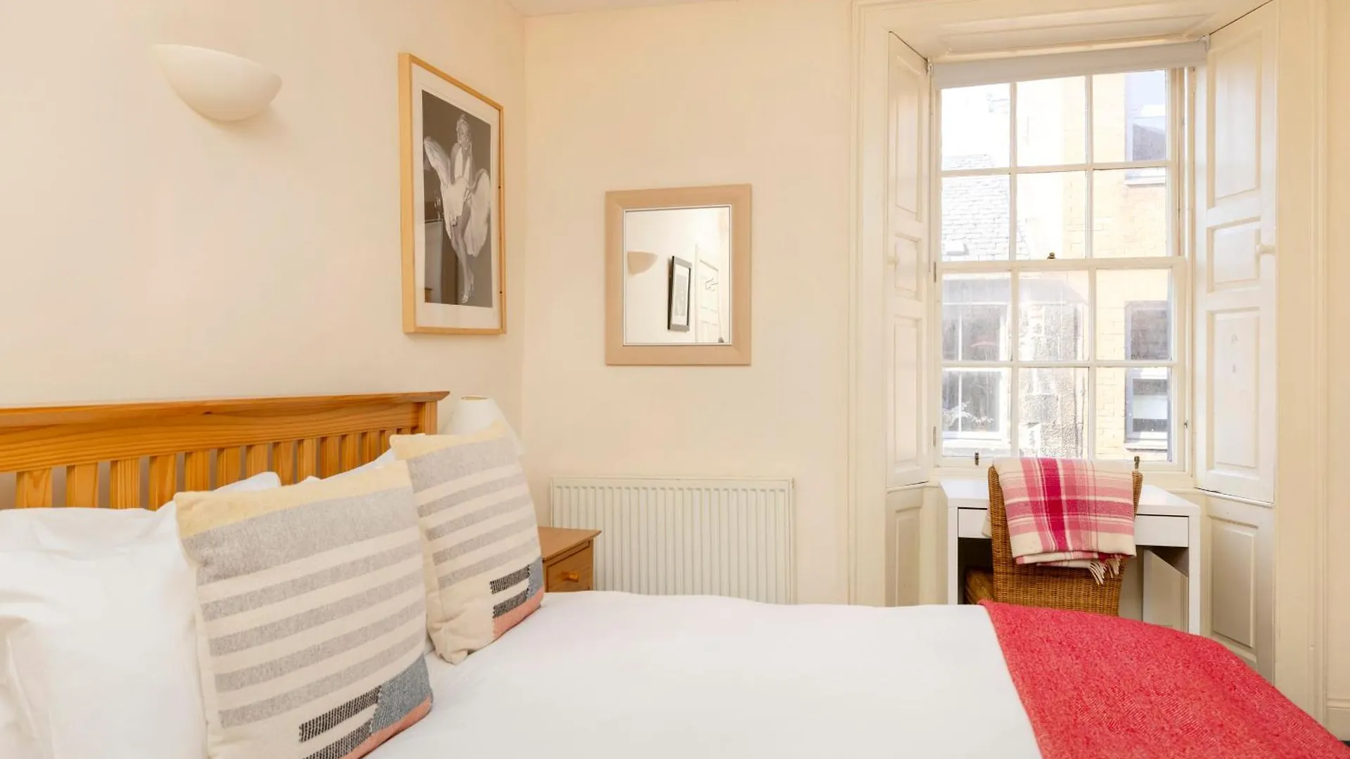 Joivy Gorgeous 2-Bed Flat Near Edinburgh Castle Apartment United Kingdom